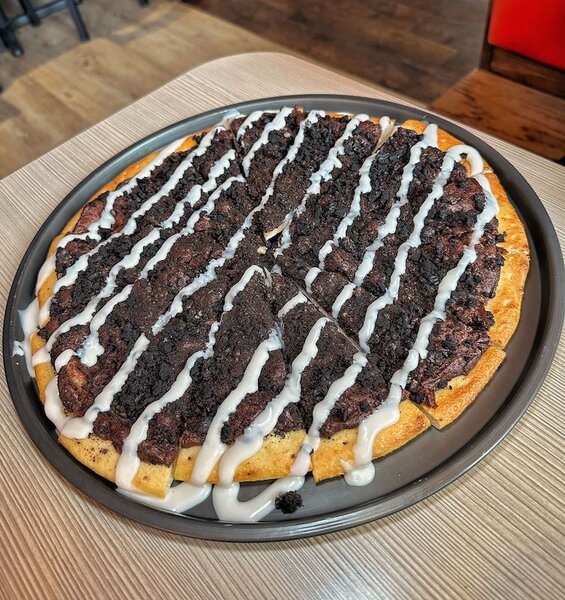 Cicis Oreo Brownie Pizza